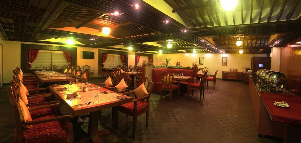 Hotel Grand International Raipur  Ngoại thất bức ảnh