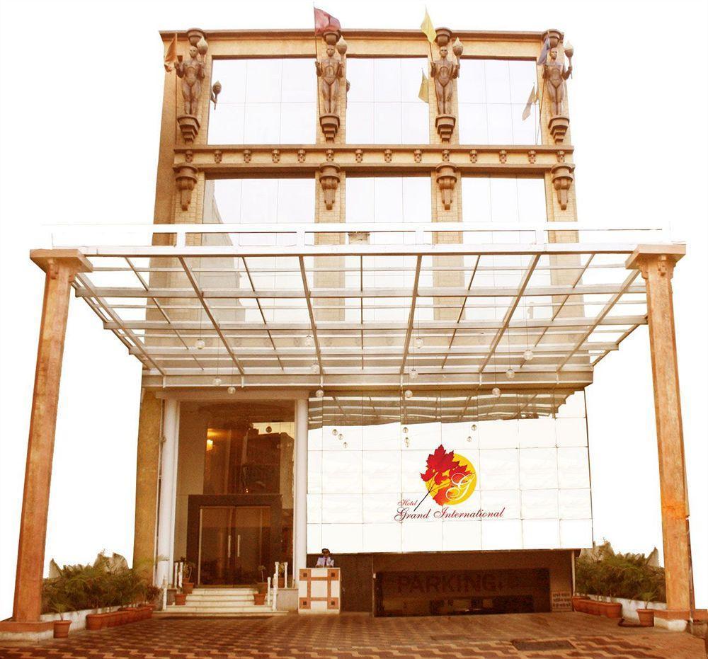 Hotel Grand International Raipur  Ngoại thất bức ảnh