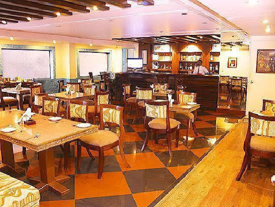 Hotel Grand International Raipur  Ngoại thất bức ảnh