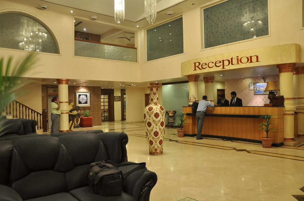 Hotel Grand International Raipur  Ngoại thất bức ảnh