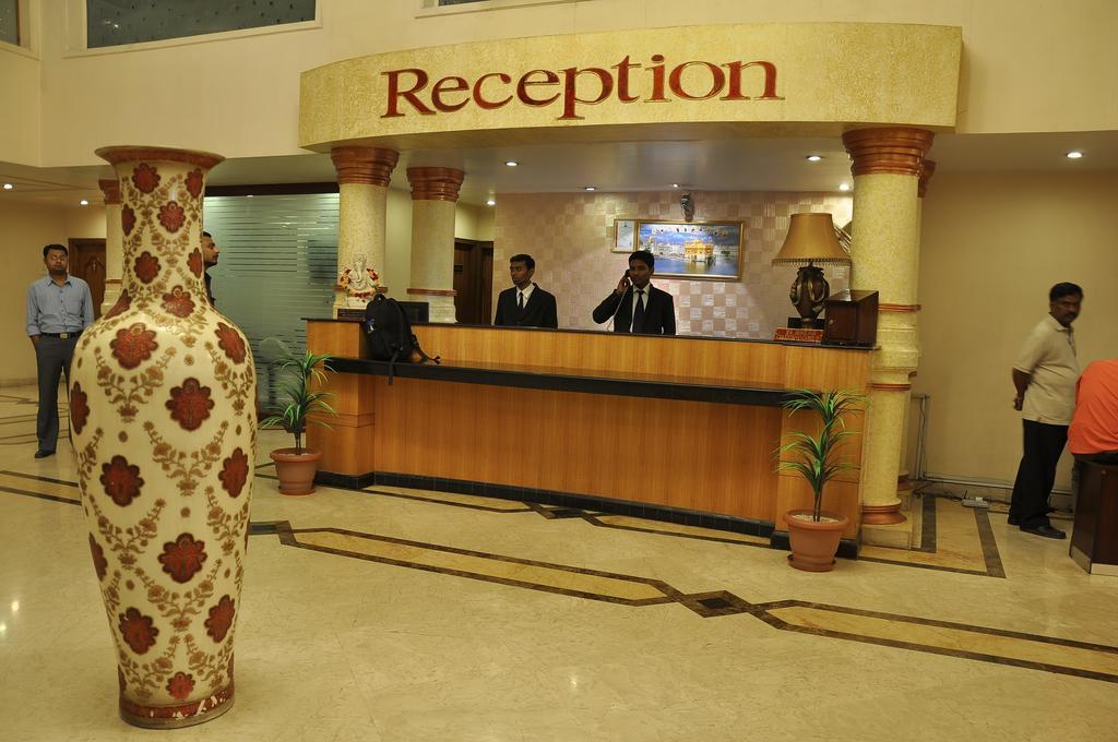 Hotel Grand International Raipur  Ngoại thất bức ảnh