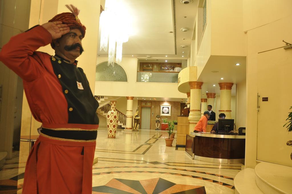Hotel Grand International Raipur  Ngoại thất bức ảnh